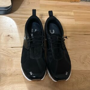 Black on cloud running shoes     Size 10.5